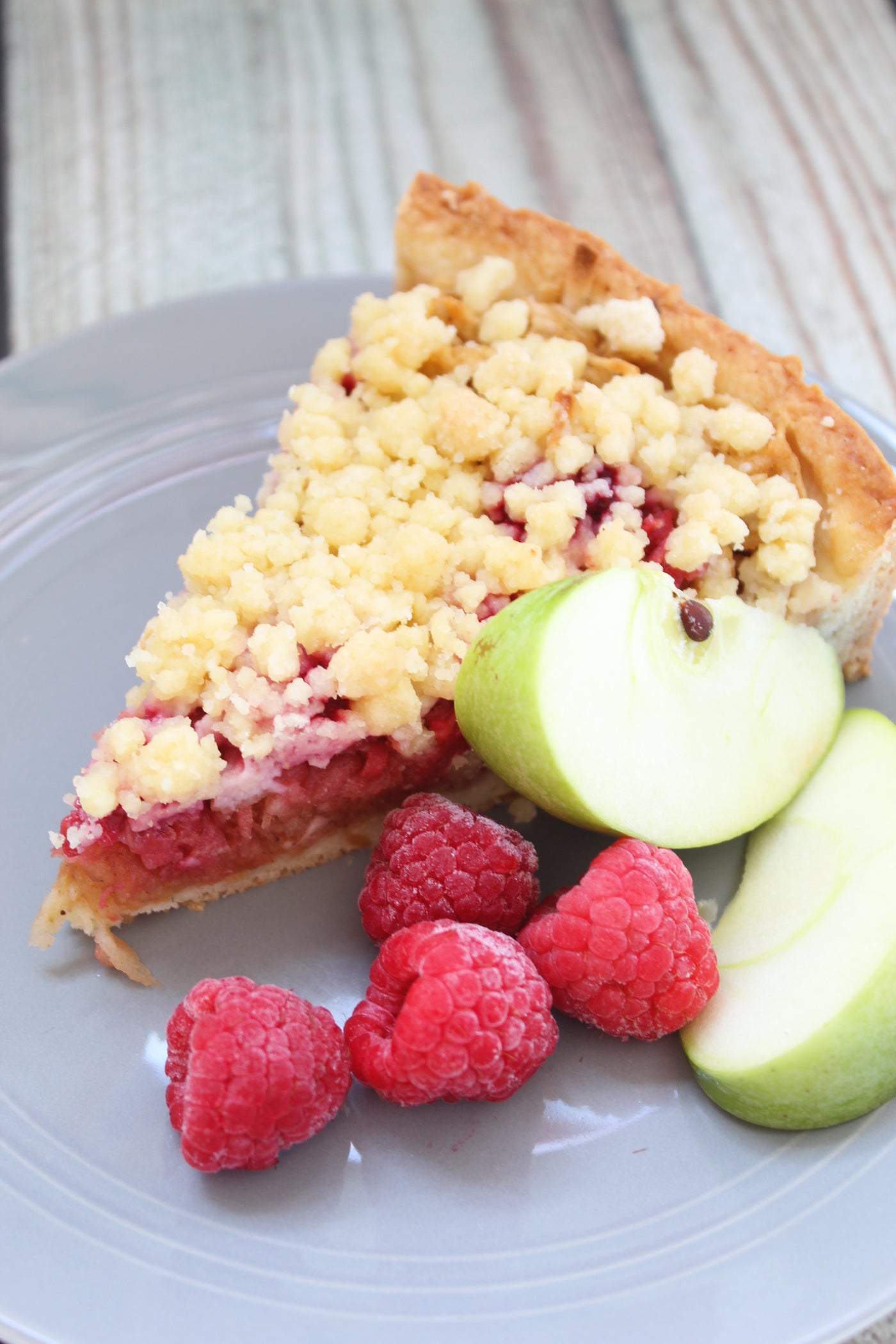 Kuchen de miga manzana y frambuesa